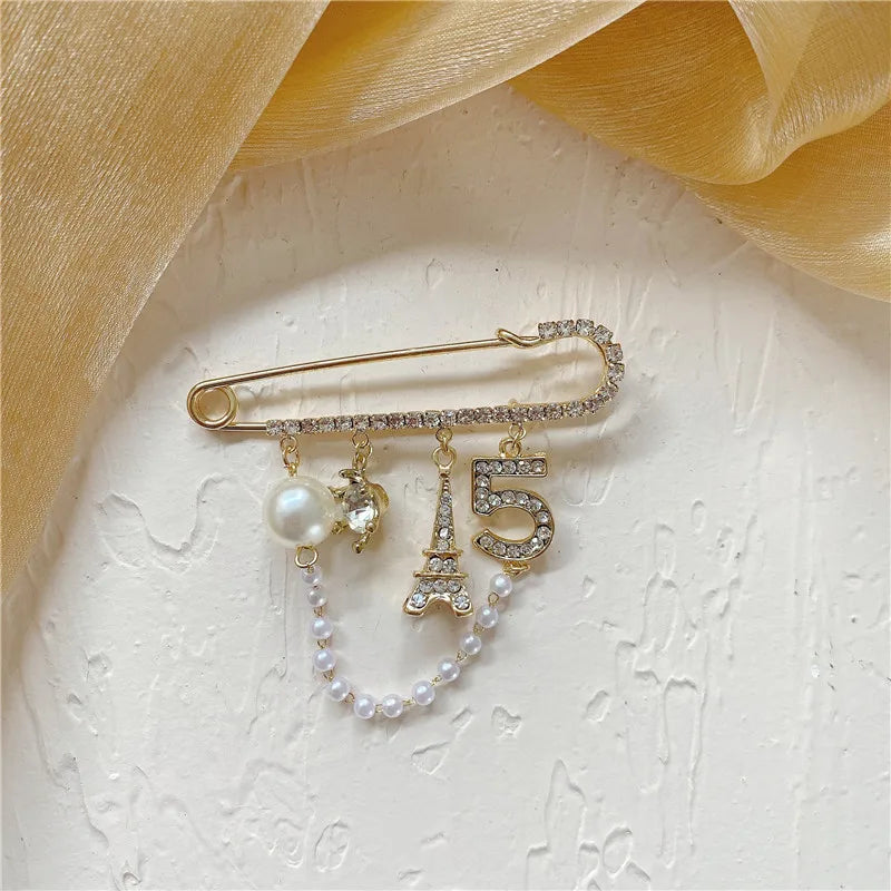 Luxury Fashion Pearl Flower CC Brooches for Women's clothing Number 5 Brooch Gift for Girl Friend Accessories For Jewelry