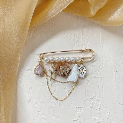 Luxury Fashion Pearl Flower CC Brooches for Women's clothing Number 5 Brooch Gift for Girl Friend Accessories For Jewelry