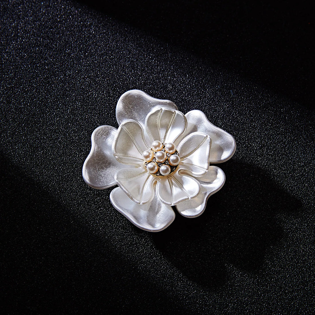 Rinhoo Imitation Pearls Camellia Flower Brooch Pins Plant Brooches For Women Fashion Wedding Party Jewelry Elegant Girls Gifts