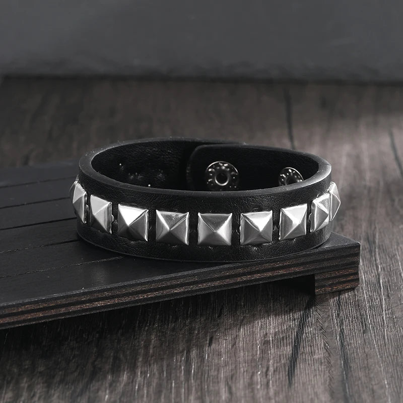 Punk Fashion Men Black Cuff Leather Bracelet Wristband Metal Rivets Stud Charm 80s Wrap Bangle for Women Rock Gothic Jewelry
