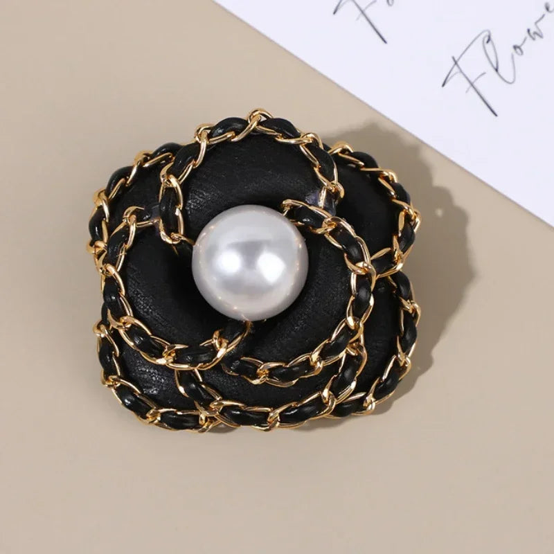 Korean Fashion Fabric Camellia Pearl Brooches for Women Elegant Flowers Corsage Lapel Pins Wedding Party Badge Accessories
