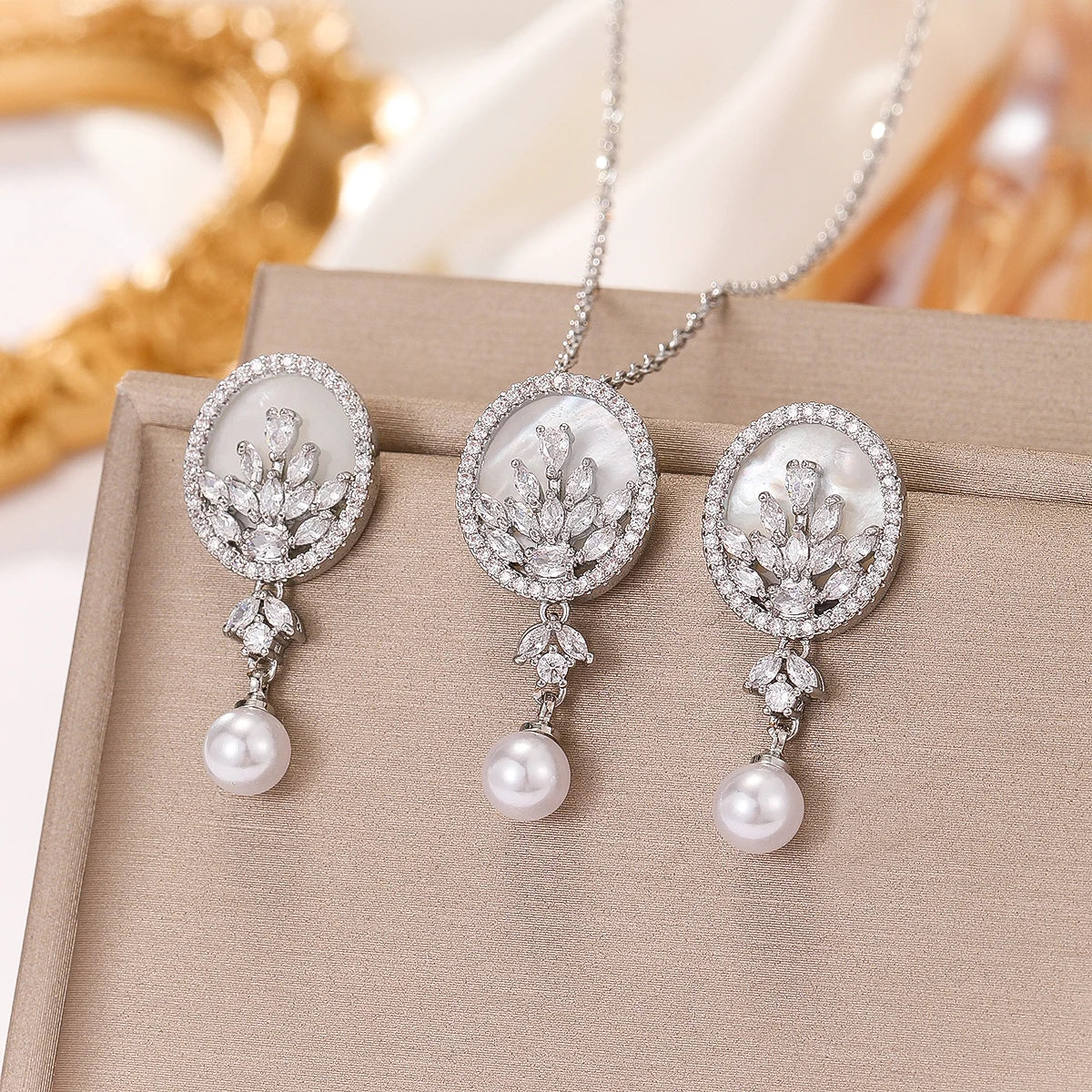 Shell two-piece Set For Sale Women's Retro Style Pendant Necklace Earrings Ins Trend Light Luxury Hot Gift