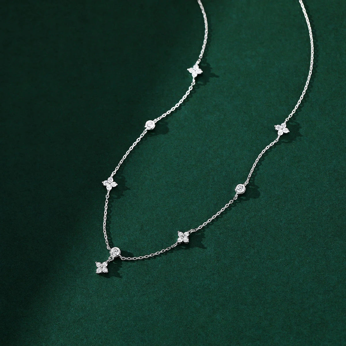 Inlaid Zircon Four-leaf Flower Chain Necklace for Women New Niche Light Luxury Hot Fashion Collares Choker Accessories