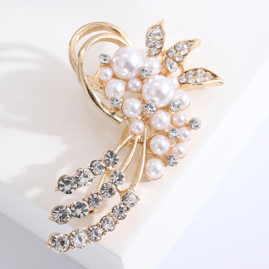 Pearl Flower Brooches For Women Unisex Rhinestone Bouquet Pins Beauty Office Party Friend Gifts Jewelry Accessories