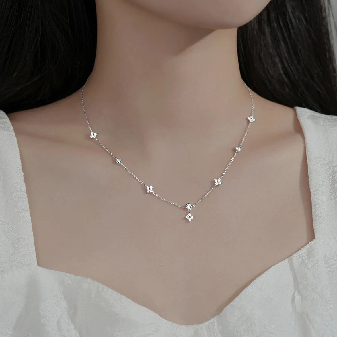 Inlaid Zircon Four-leaf Flower Chain Necklace for Women New Niche Light Luxury Hot Fashion Collares Choker Accessories
