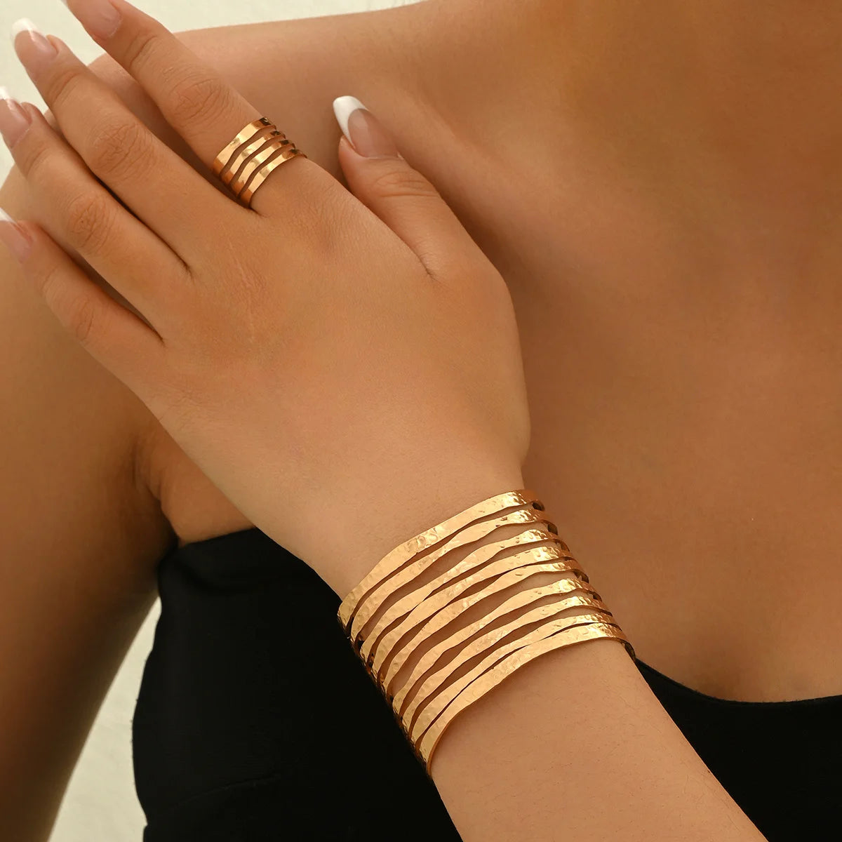 Lxalry Women's Holiday Style Bracelet & Ring Set - Geometric Hollow Hammered Design, Adjustable Jewelry for Daily Wear & Party