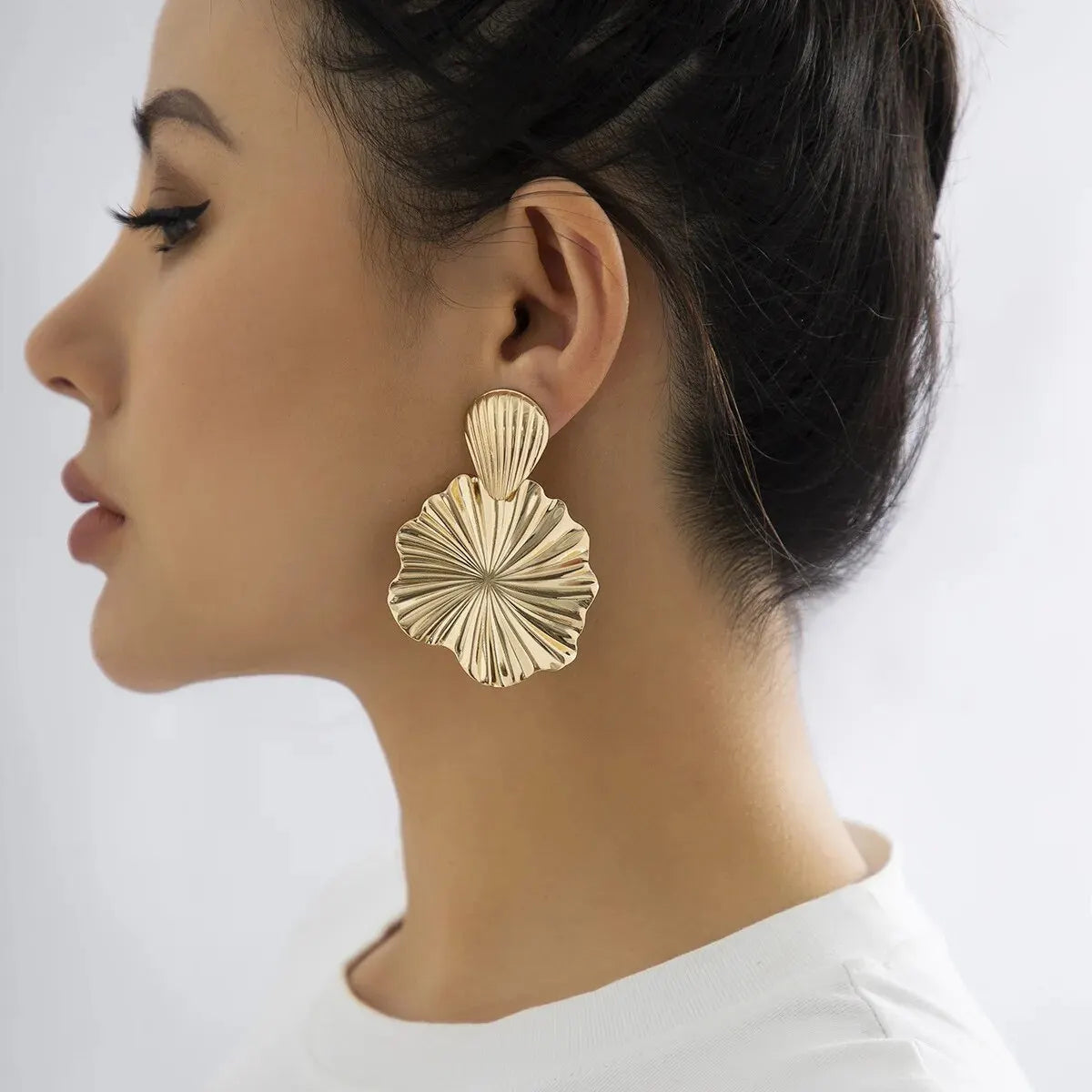 Trendy Geometric Lotus Leaf Shape Pendant Drop Earrings for Women Gold Color Hanging Earrings Ladies Jewelry Wedding Party Gift