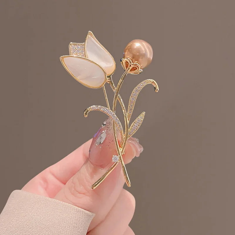 Luxury Zircon Tulip Flower Pearl Brooches For Women Fashion Crystal Floral Leaf Lapel Pins Banquet Patry Clothes Corsage Jewelry