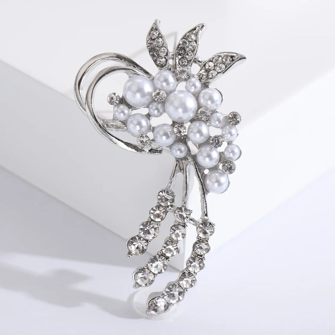 Pearl Flower Brooches For Women Unisex Rhinestone Bouquet Pins Beauty Office Party Friend Gifts Jewelry Accessories