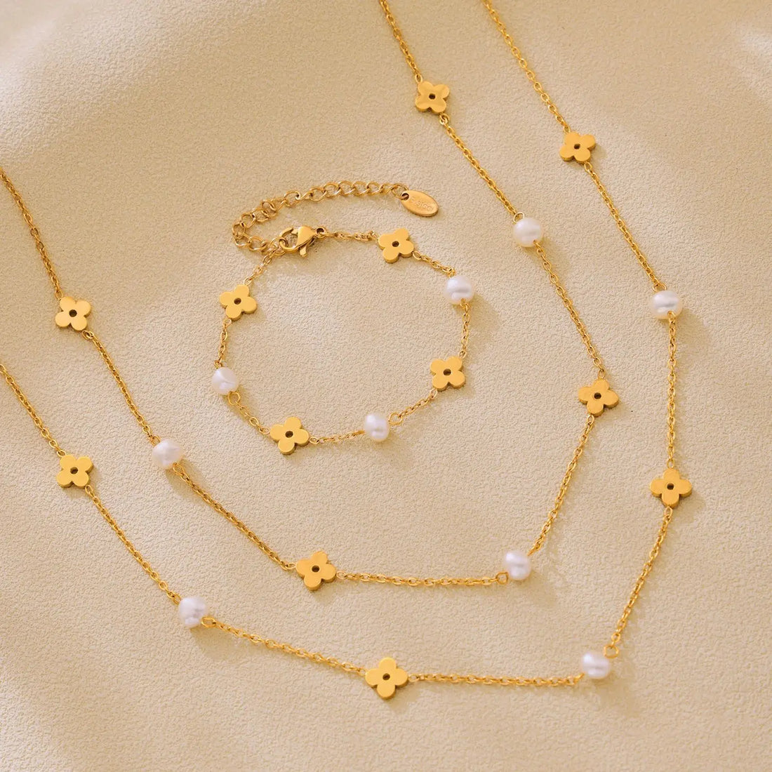 Liora Elegant Freshwater Pearl Stainless Steel Jewelry Sets Flower Choker Necklaces Bracelets For Women PVD Gold Plated Jewelry