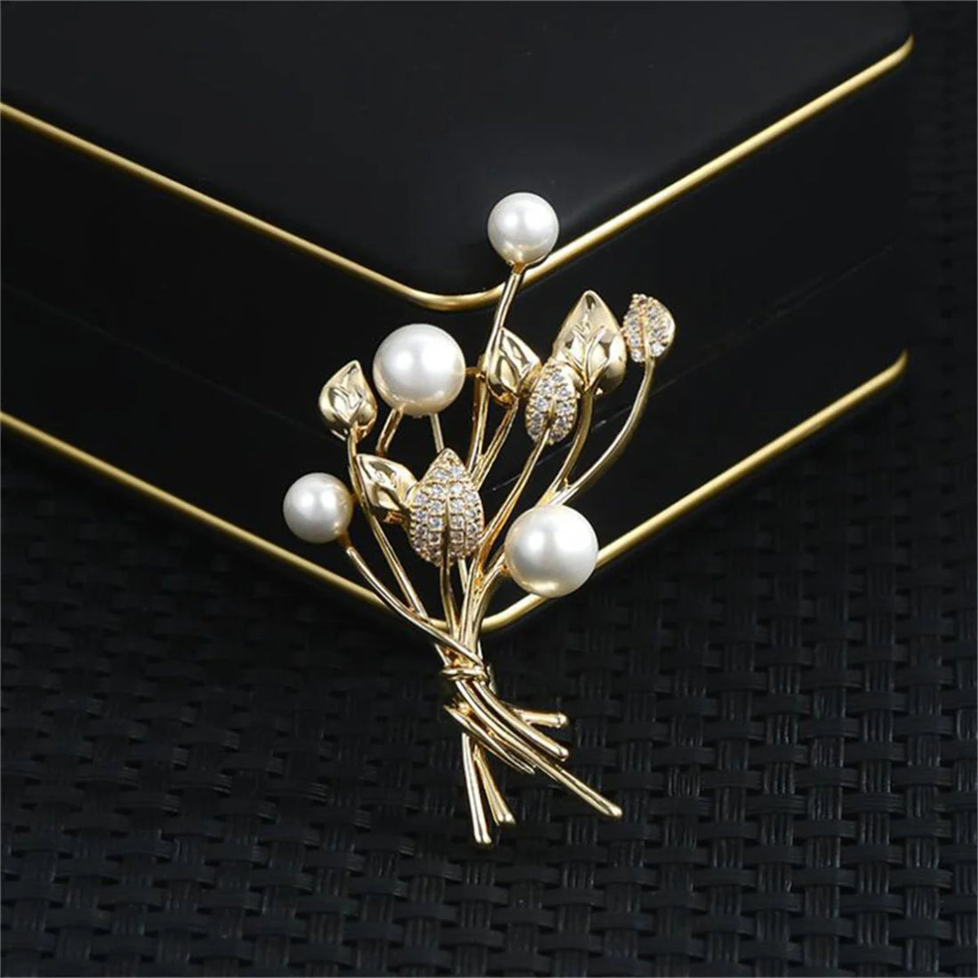 Rinhoo Fashion Imitation Pearl Zircon Tassel Safety Pins For Women Simple Snowflake Flower Brooch Bouquet Clothes Badges Jewelry