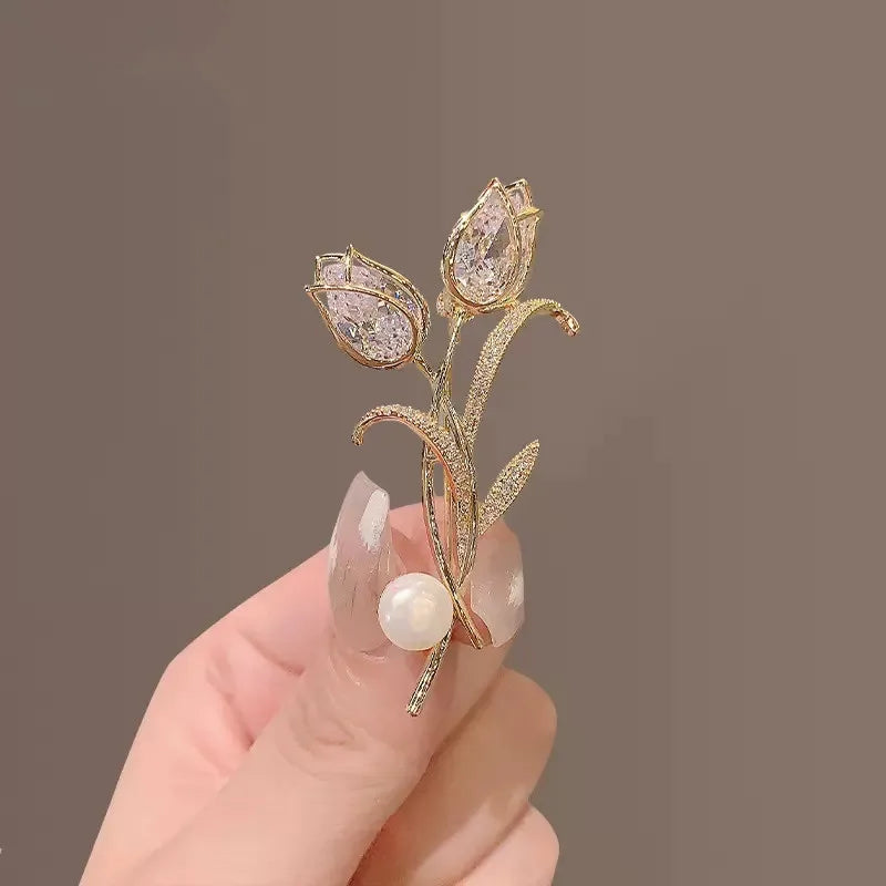 Luxury Zircon Tulip Flower Pearl Brooches For Women Fashion Crystal Floral Leaf Lapel Pins Banquet Patry Clothes Corsage Jewelry