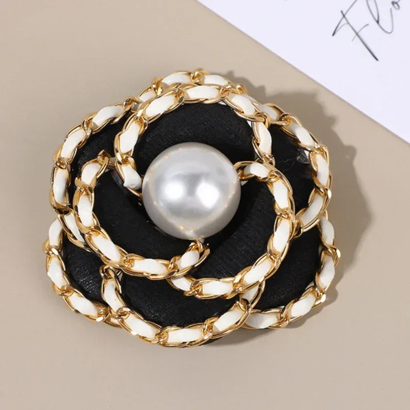 Korean Fashion Fabric Camellia Pearl Brooches for Women Elegant Flowers Corsage Lapel Pins Wedding Party Badge Accessories