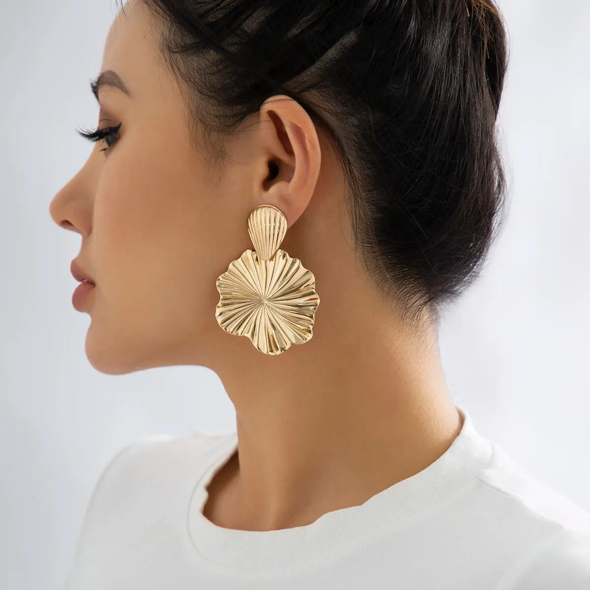 Trendy Geometric Lotus Leaf Shape Pendant Drop Earrings for Women Gold Color Hanging Earrings Ladies Jewelry Wedding Party Gift