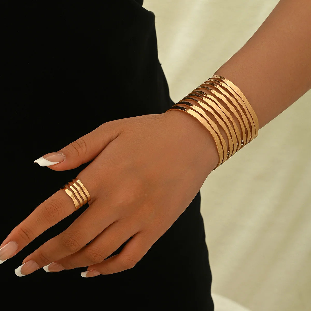 Lxalry Women's Holiday Style Bracelet & Ring Set - Geometric Hollow Hammered Design, Adjustable Jewelry for Daily Wear & Party