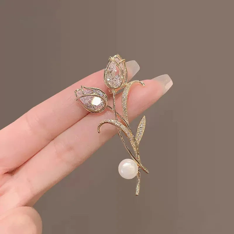 Luxury Zircon Tulip Flower Pearl Brooches For Women Fashion Crystal Floral Leaf Lapel Pins Banquet Patry Clothes Corsage Jewelry